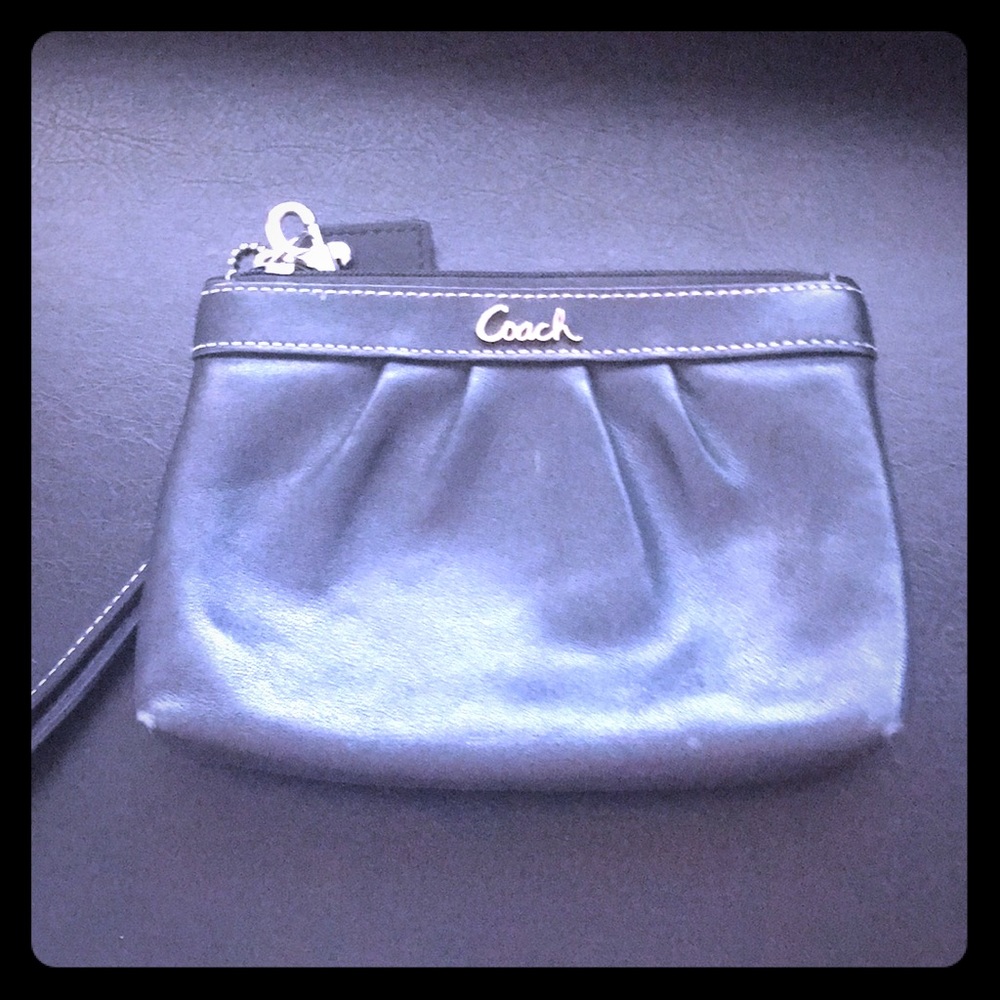Coach wristlet! ⭐️